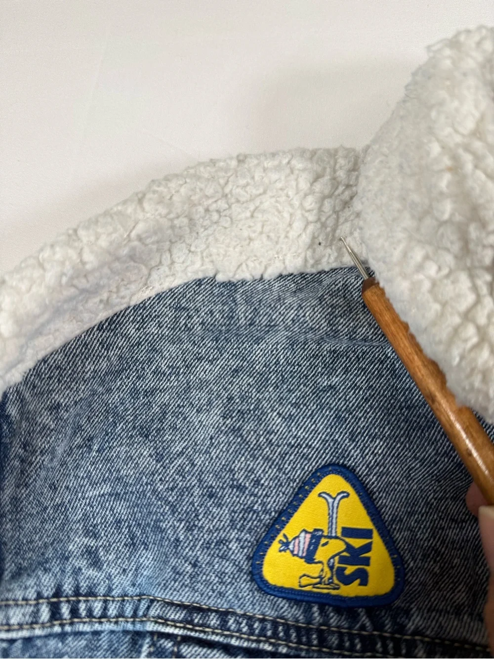 JUSTICE Girls Snoopy Peanuts 75th Sherpa Denim Jacket S 7/8 Ski Patches Winter